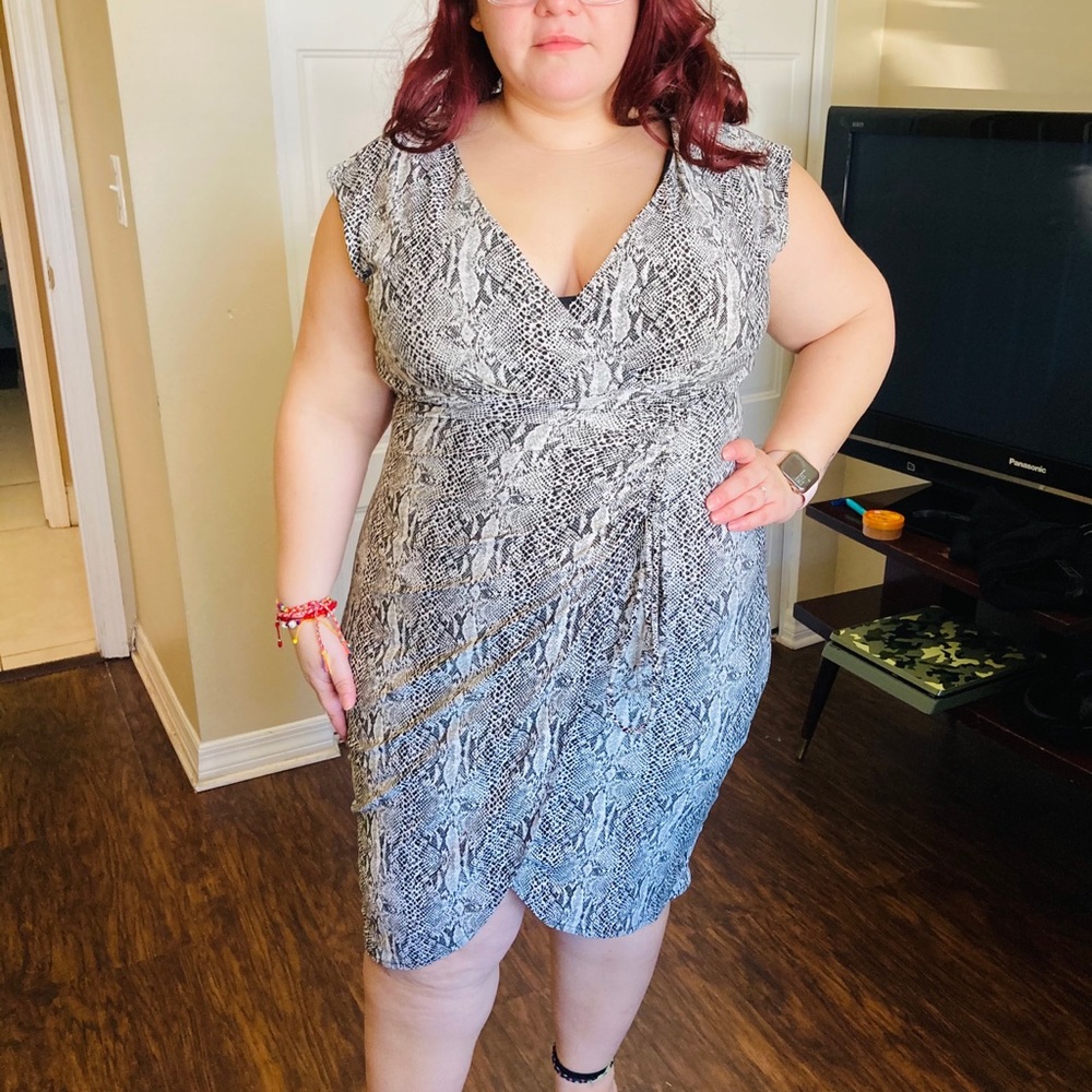 Dress - Picture 2 of 8